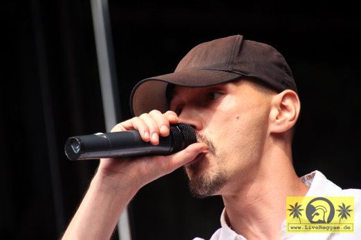 Benjie (D) with The Evolution Band 17. Reggae Jam Festival - Bersenbrueck 06. August 2011 (3).JPG